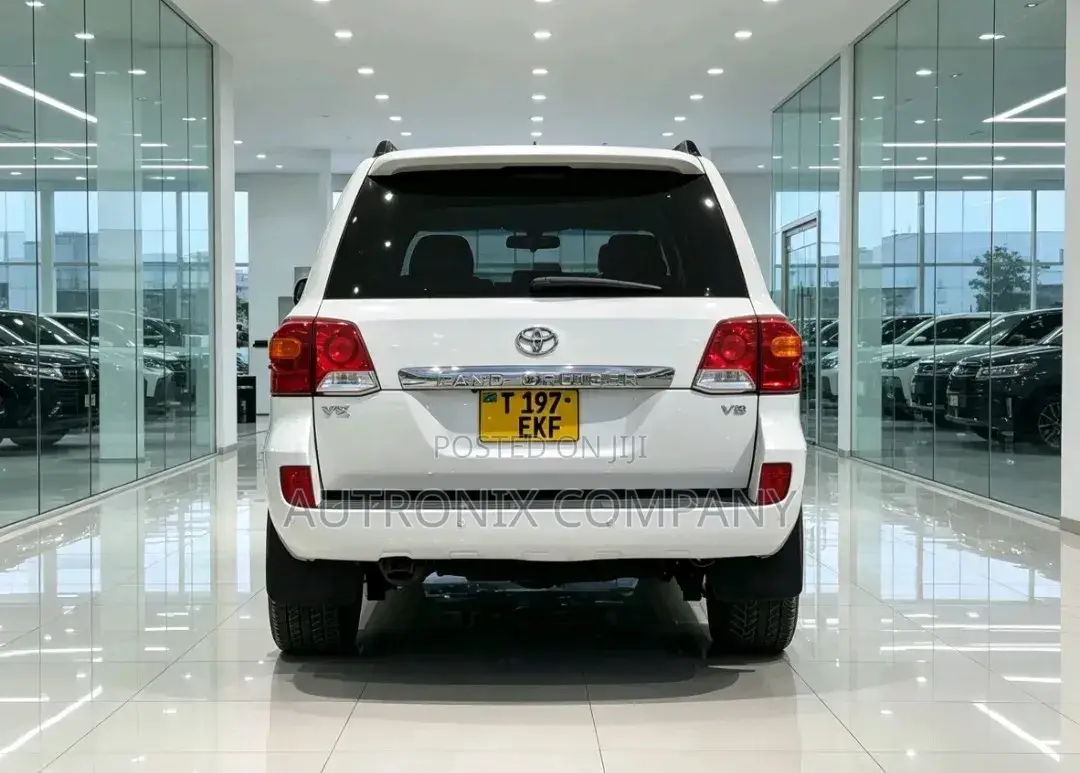 Toyota Land Cruiser 2015 White