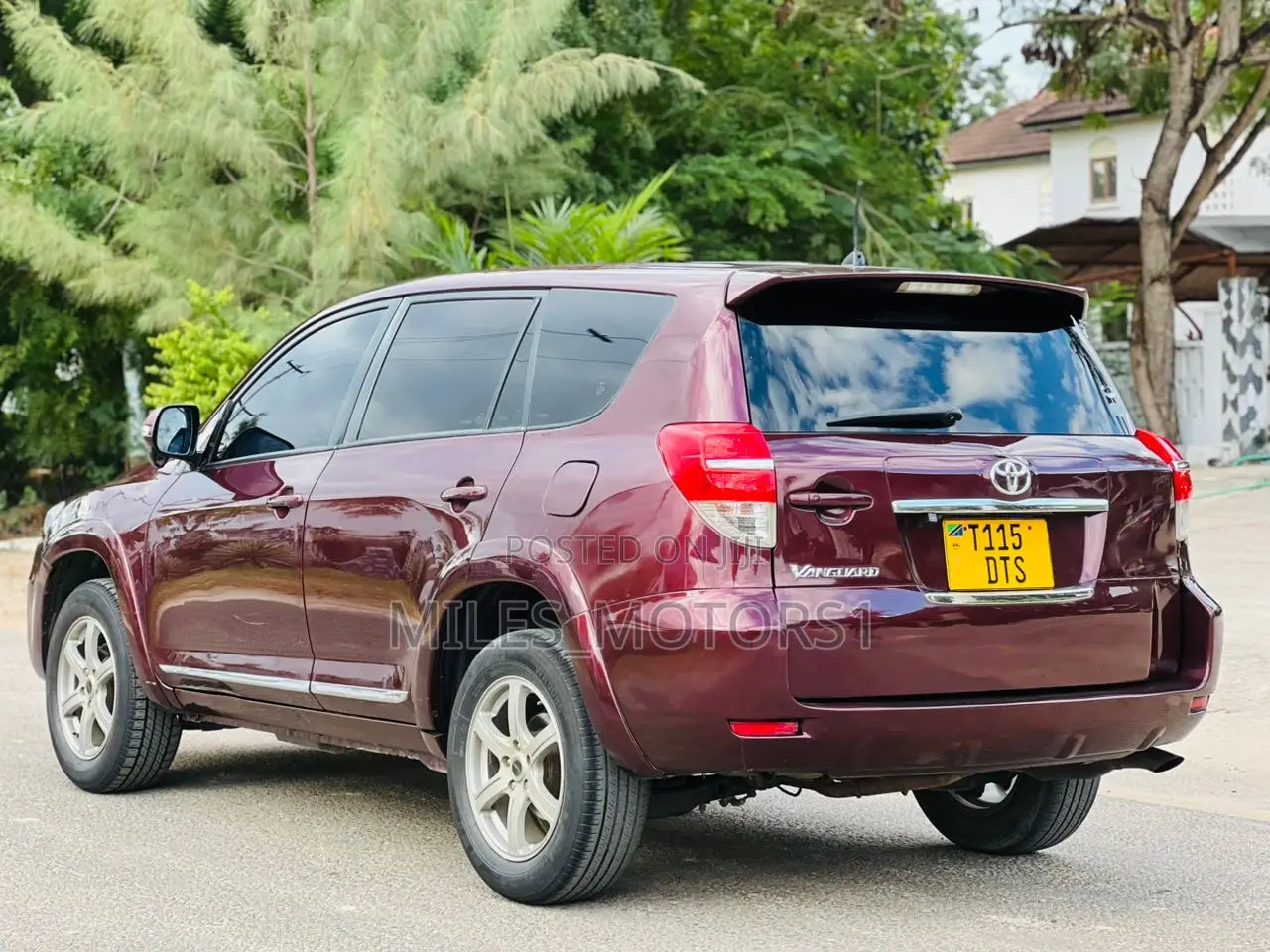 Toyota Vanguard 2011 Burgundy