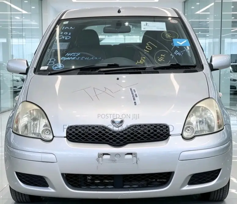 Toyota Vitz 2002 Silver