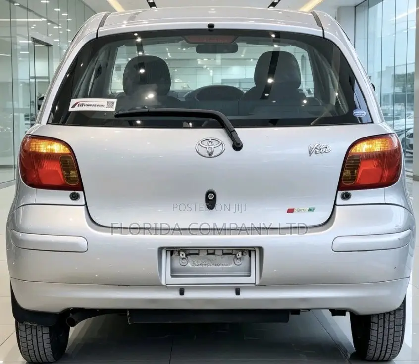 Toyota Vitz 2002 Silver