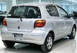 Toyota Vitz 2002 Silver