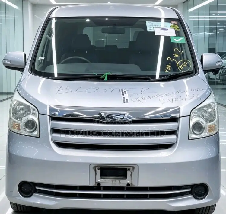 Toyota Noah 2009