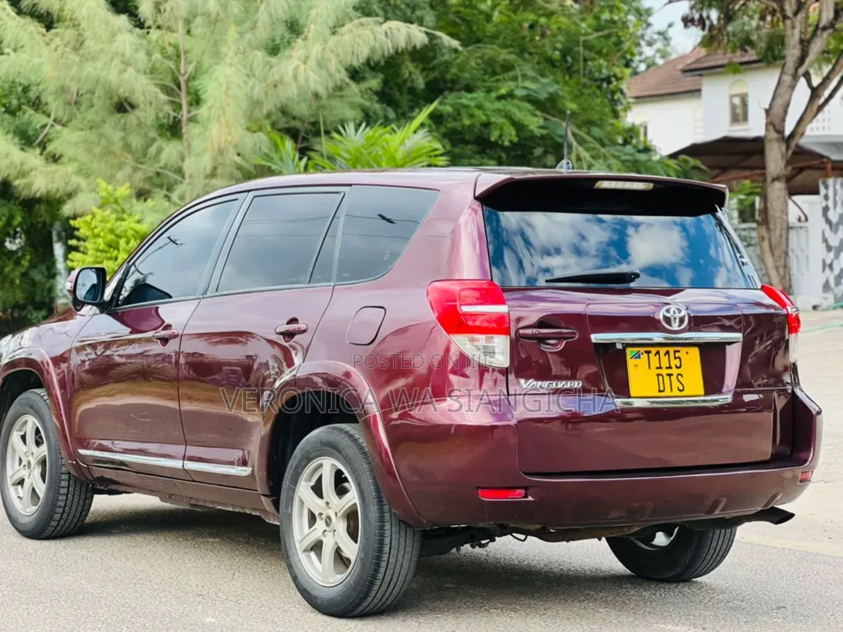 Toyota Vanguard 2011 Burgundy