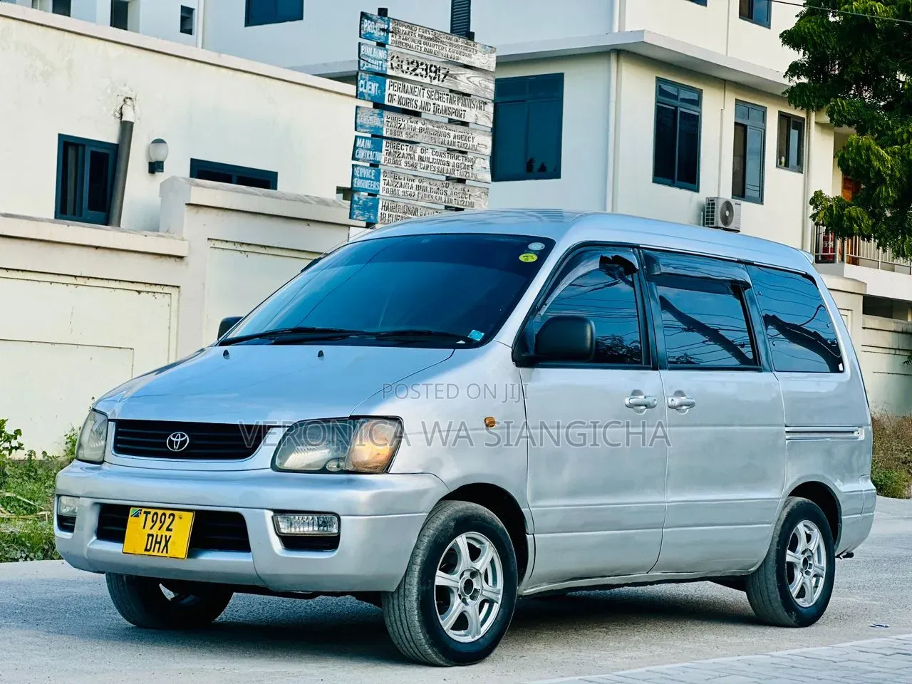 Toyota Noah 2001 Silver