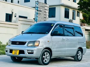 Toyota Noah 2001 Silver