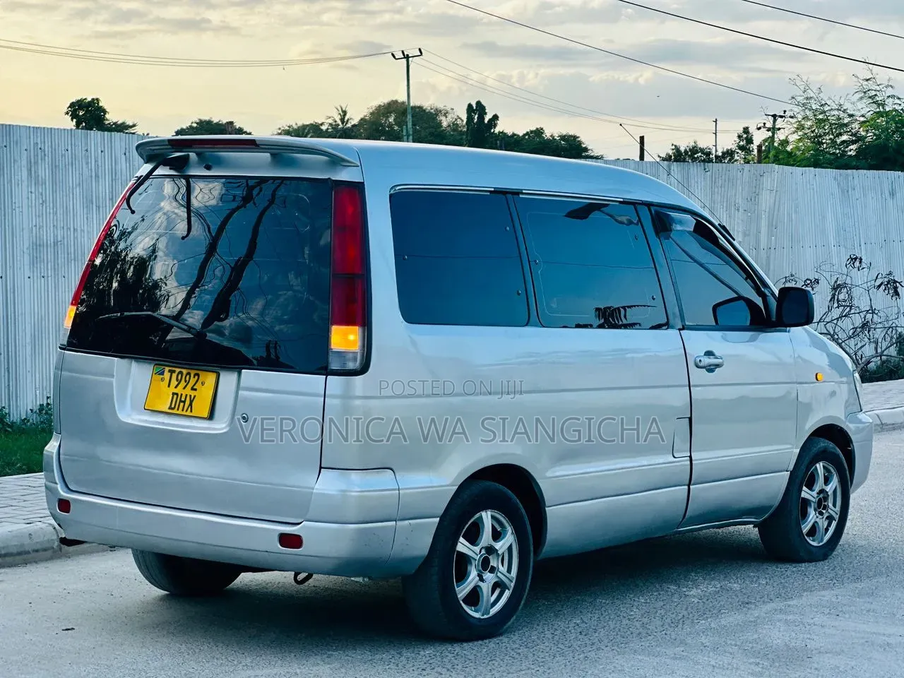 Toyota Noah 2001 Silver