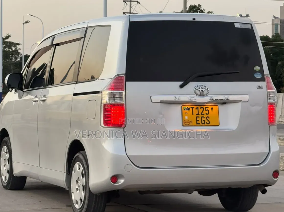 Toyota Noah 2007 Silver