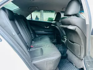 Toyota Crown 2009 White