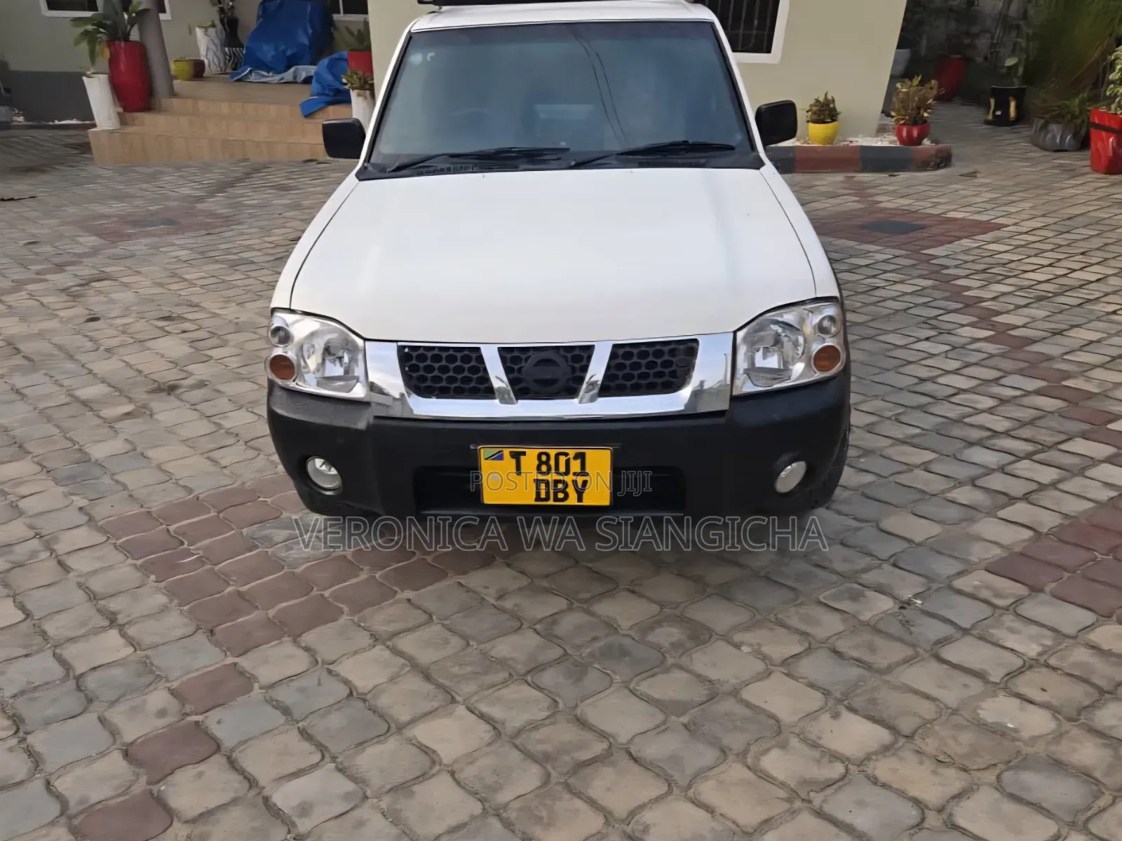 Nissan DoubleCab 2001 White