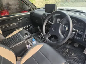 Nissan DoubleCab 2001 White