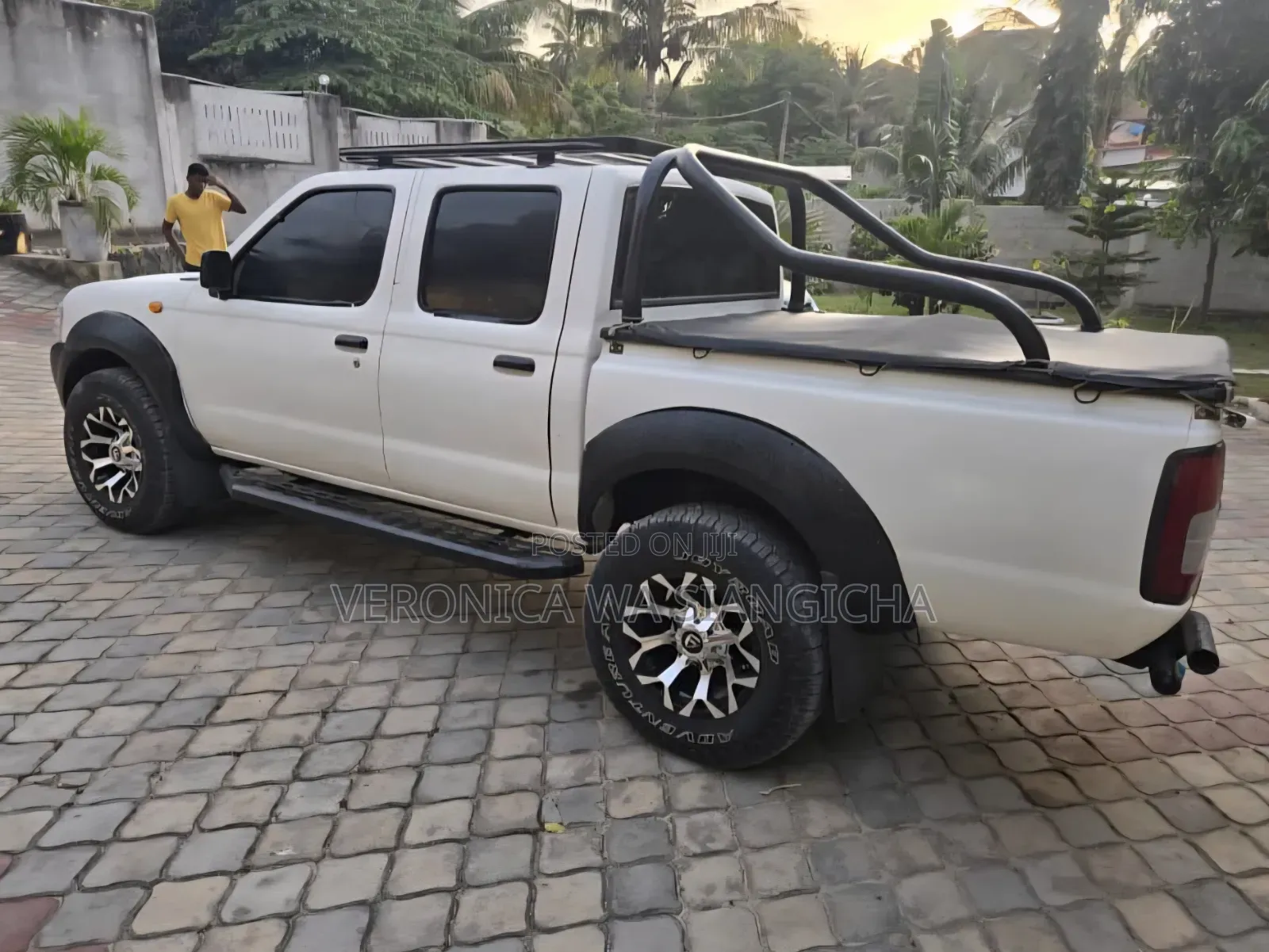 Nissan DoubleCab 2001 White