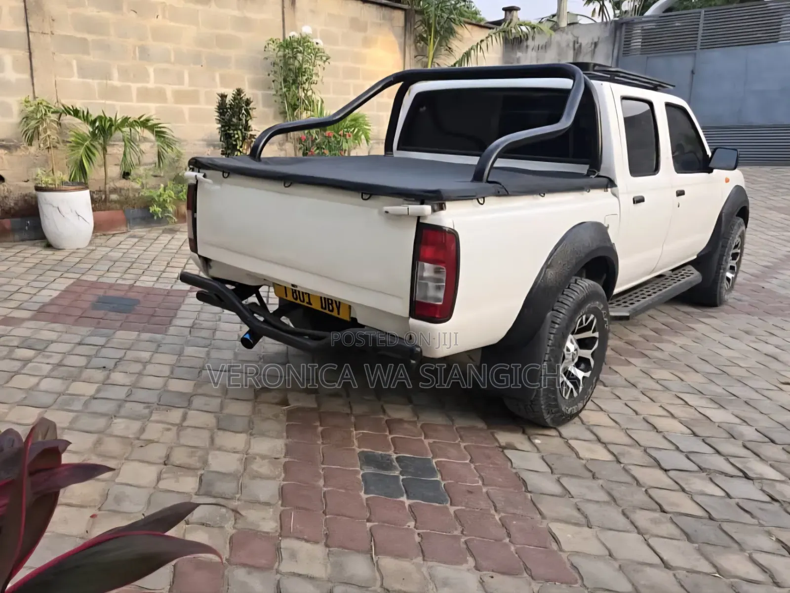 Nissan DoubleCab 2001 White