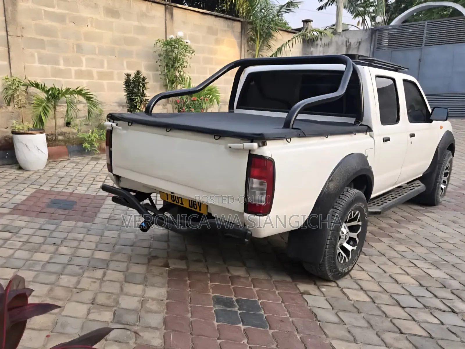 Nissan DoubleCab 2001 White