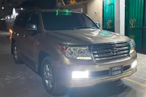 Toyota Land Cruiser 4.6 V8 ZX 2010 Gold