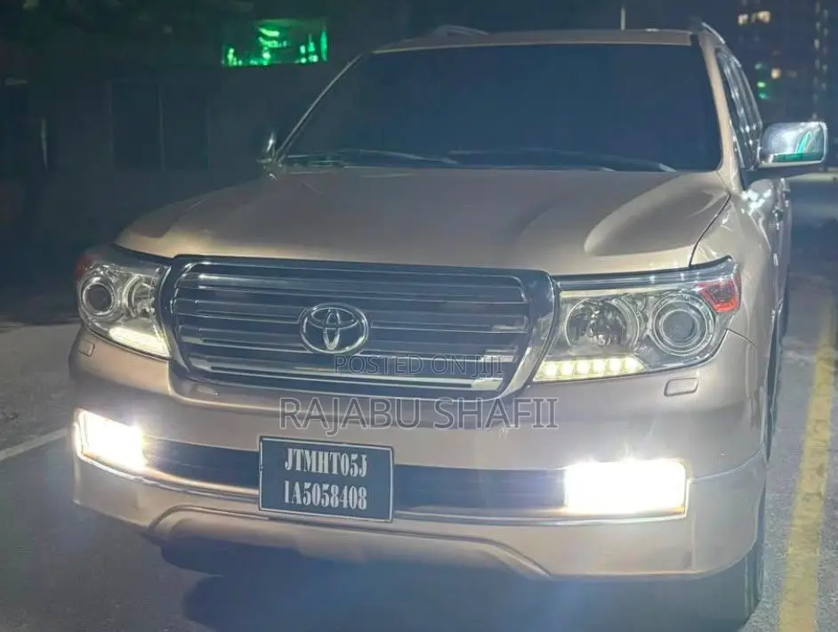 Toyota Land Cruiser 4.6 V8 ZX 2010 Gold