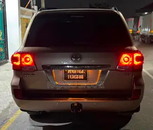 Toyota Land Cruiser 4.6 V8 ZX 2010 Gold