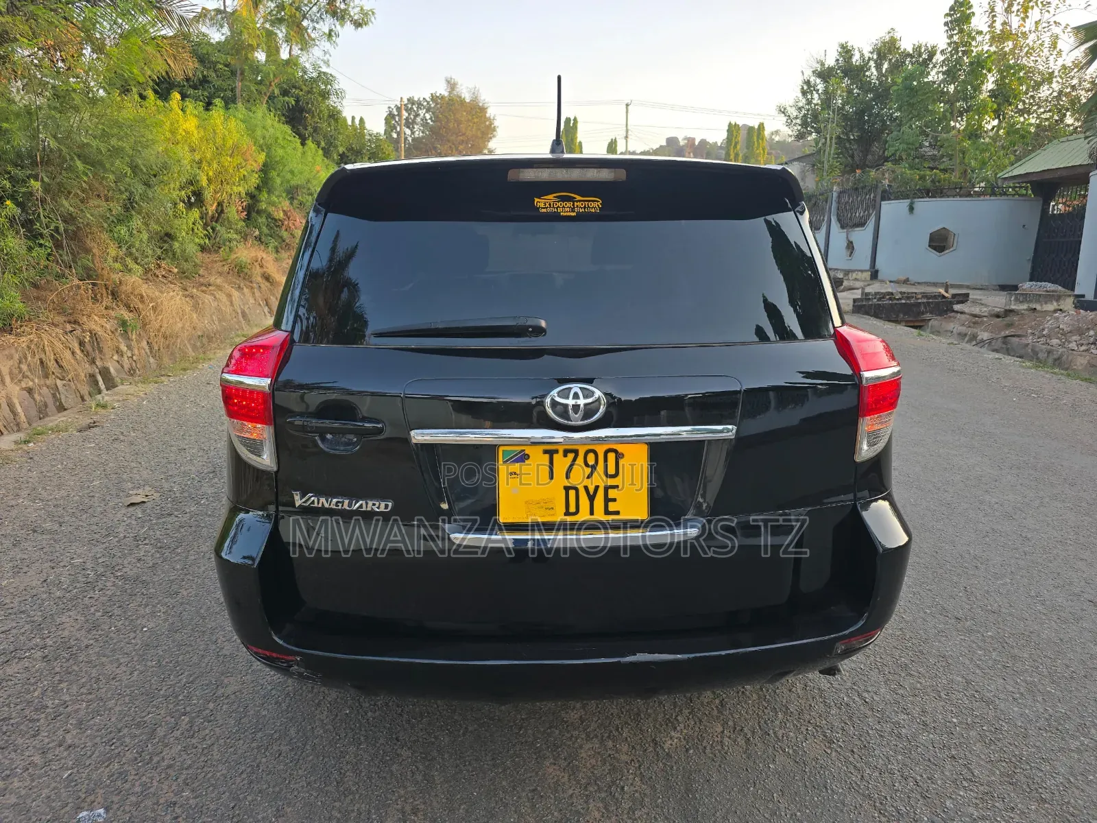 Toyota Vanguard 2011 Black