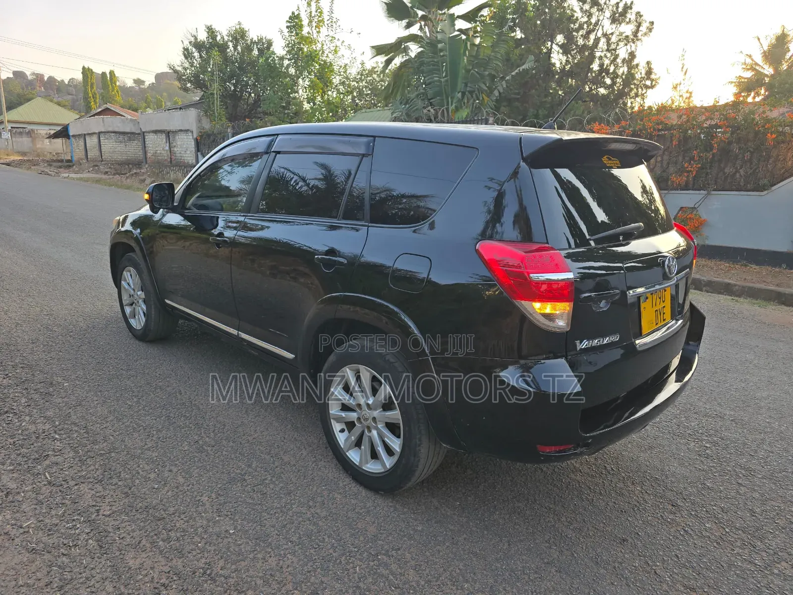 Toyota Vanguard 2011 Black