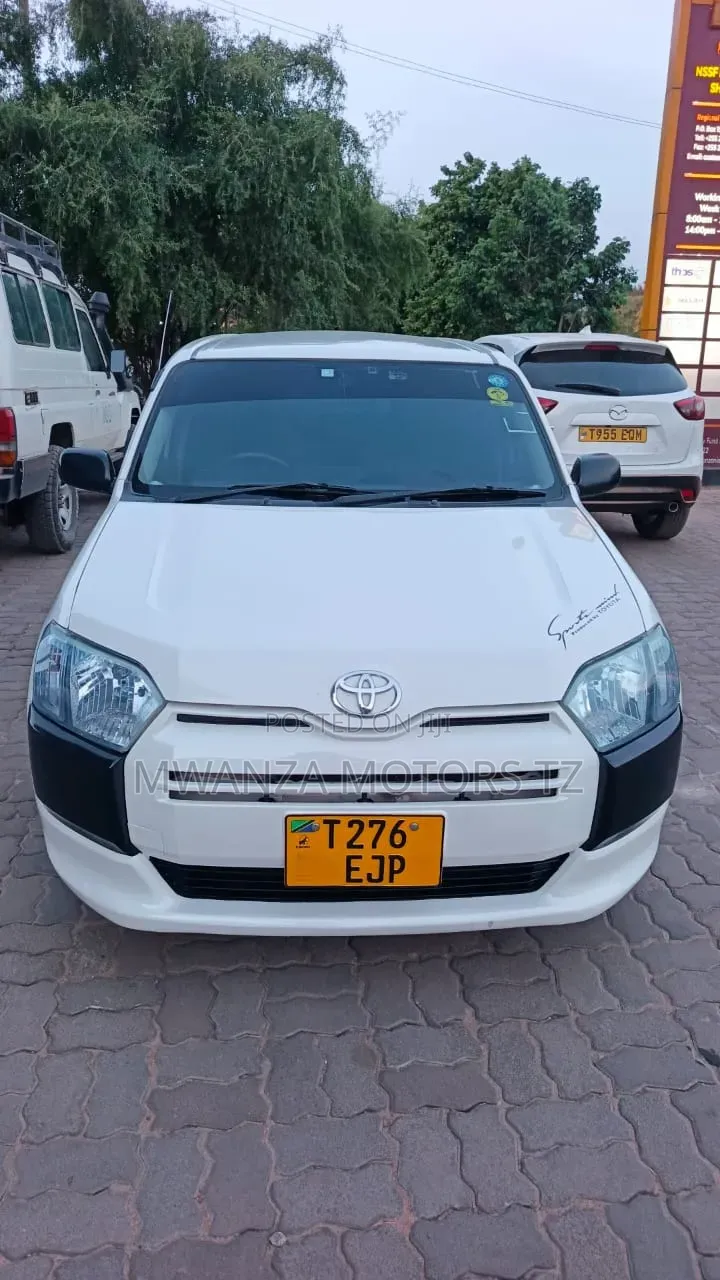 Toyota Succeed SV Premium 2016 Pearl