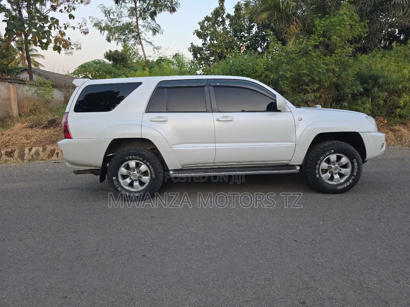 Toyota Hilux Surf 2004 White
