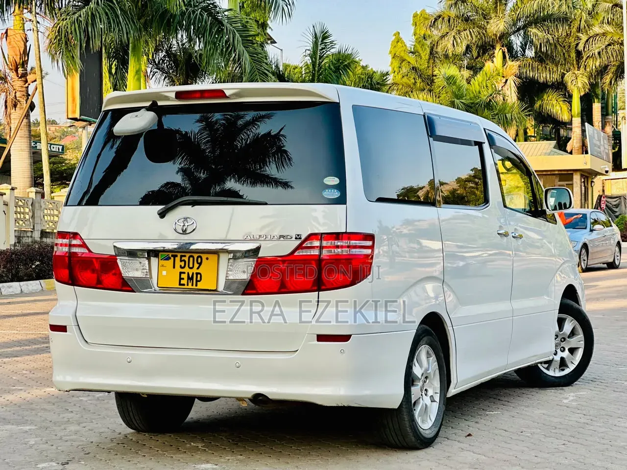 Toyota Alphard 2005 White