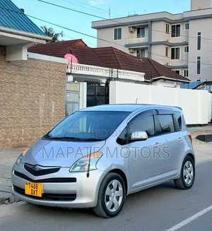 Toyota Ractis 2005 Silver