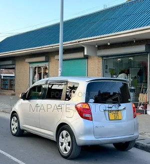 Toyota Ractis 2005 Silver