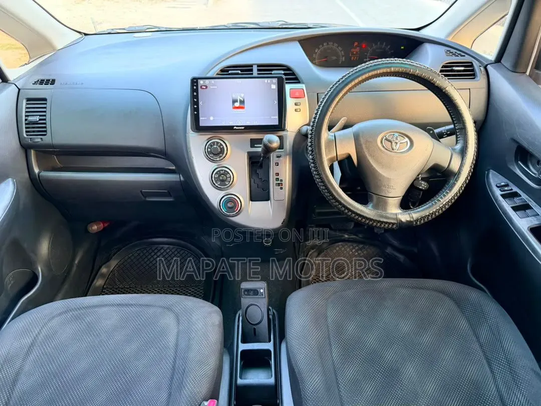 Toyota Ractis 2005 Silver