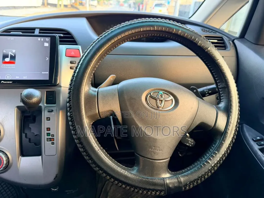 Toyota Ractis 2005 Silver
