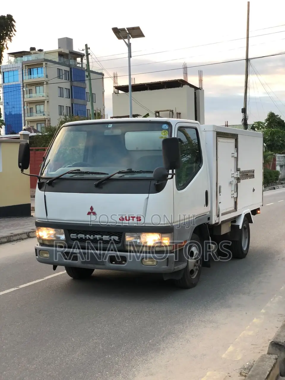 Mitsubishi Canter Guts Refgirator