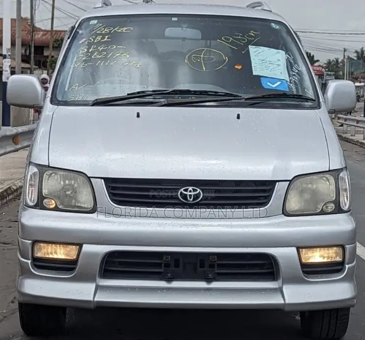 Toyota Noah 2001