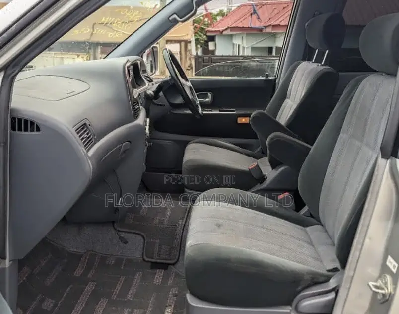 Toyota Noah 2001