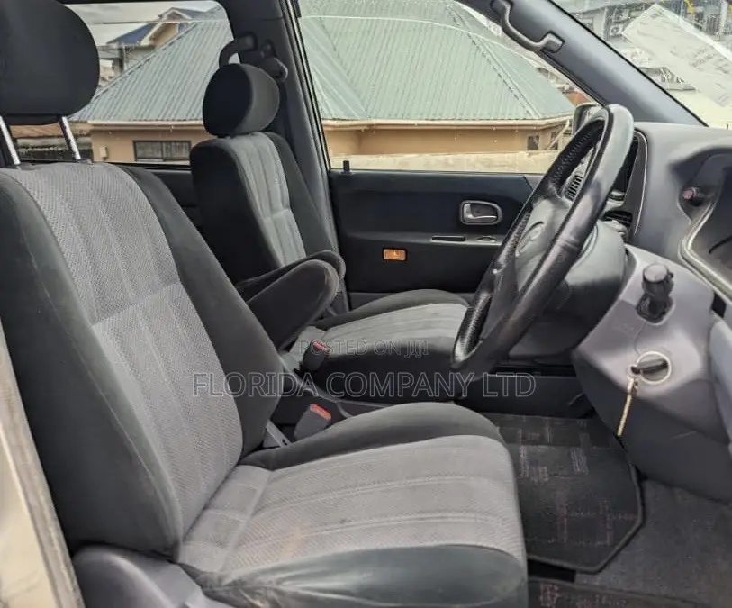 Toyota Noah 2001