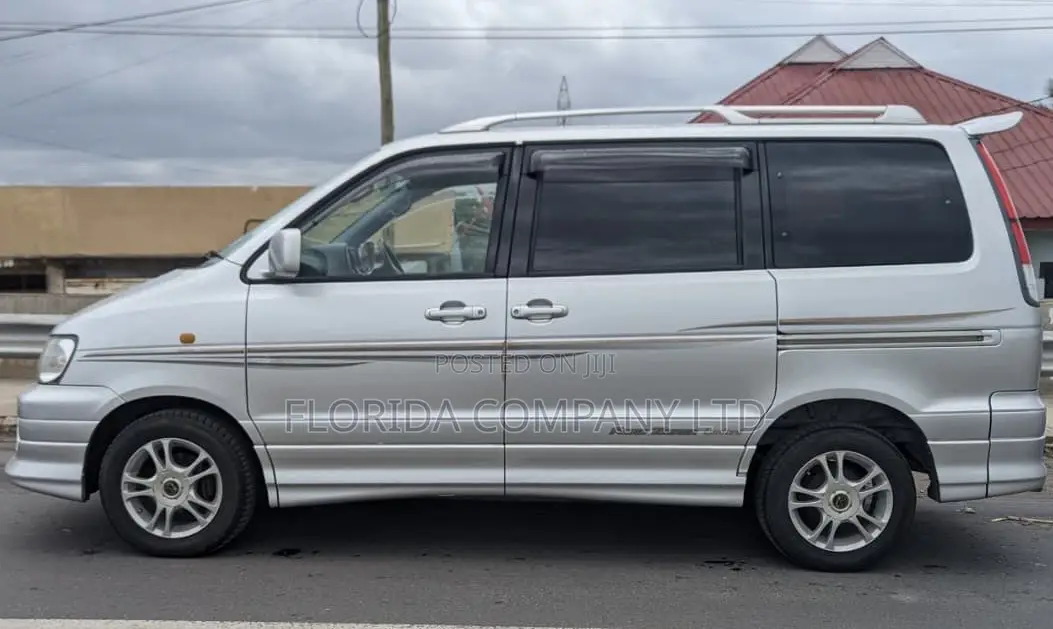 Toyota Noah 2001