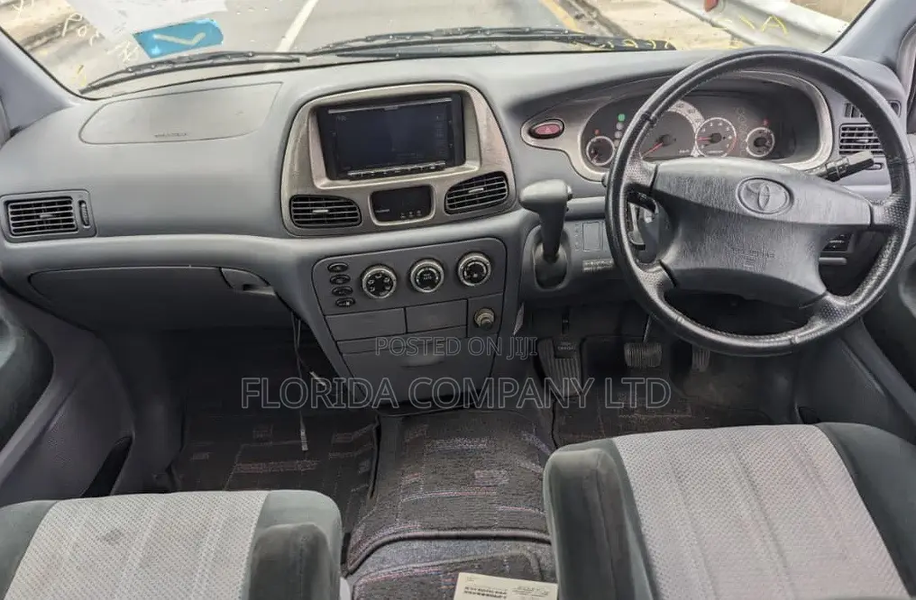 Toyota Noah 2001
