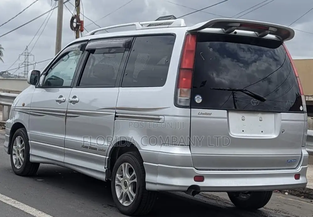 Toyota Noah 2001
