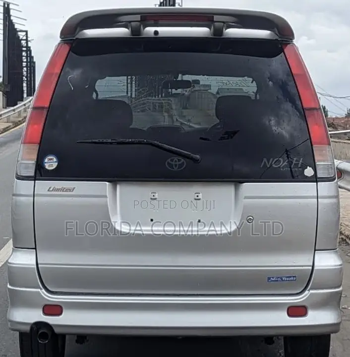 Toyota Noah 2001