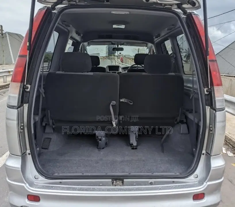 Toyota Noah 2001