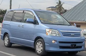 Toyota Noah 2006 Blue