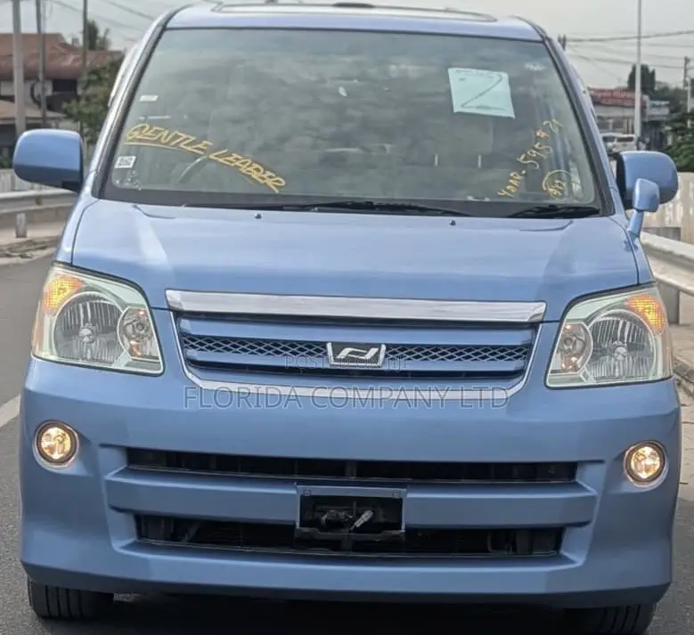 Toyota Noah 2006 Blue