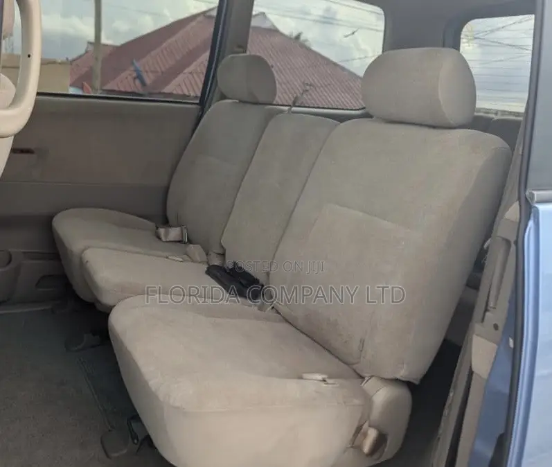 Toyota Noah 2006 Blue