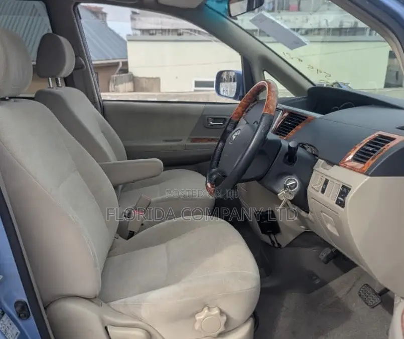 Toyota Noah 2006 Blue