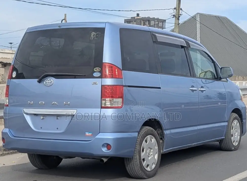 Toyota Noah 2006 Blue