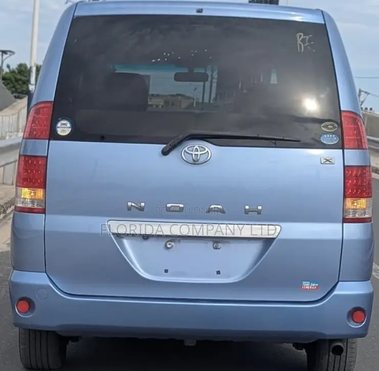 Toyota Noah 2006 Blue