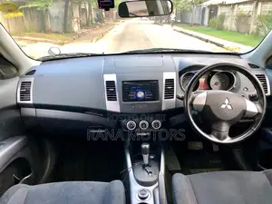 Mitsubishi Outlander 2009 Silver