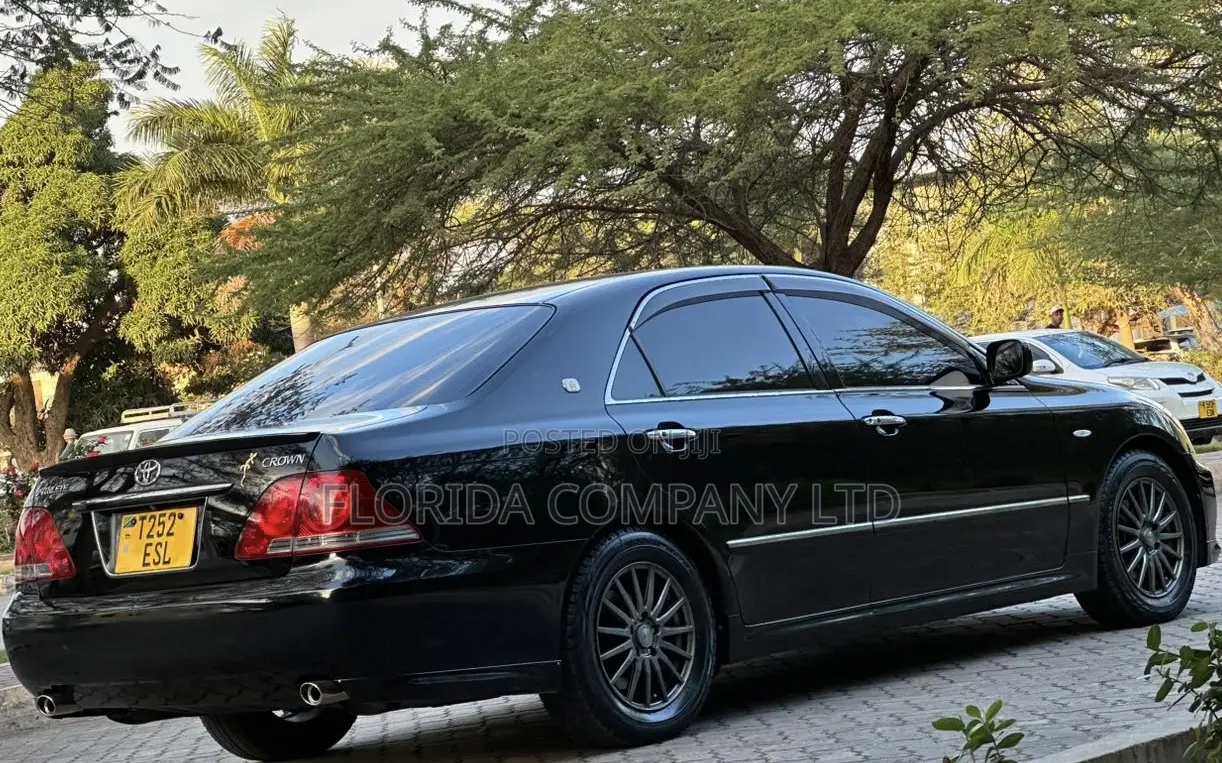 Toyota Crown 2004 Black