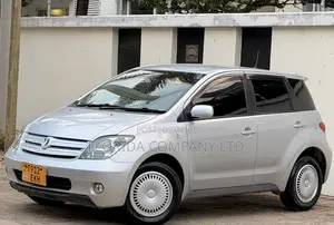 Toyota IST 2004
