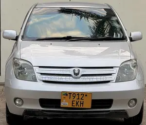 Toyota IST 2004