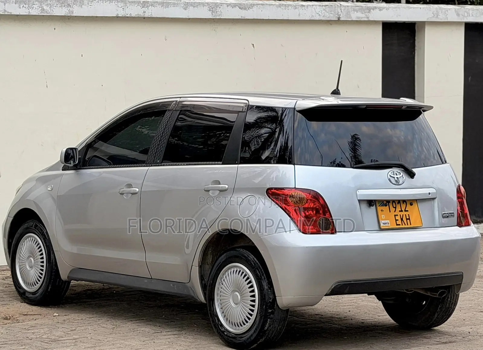 Toyota IST 2004