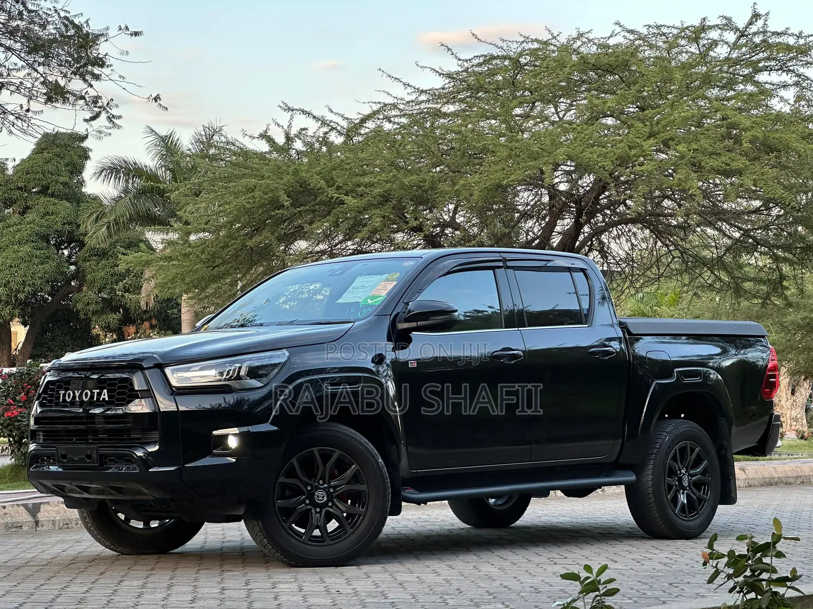 Toyota Hilux 2024 Black